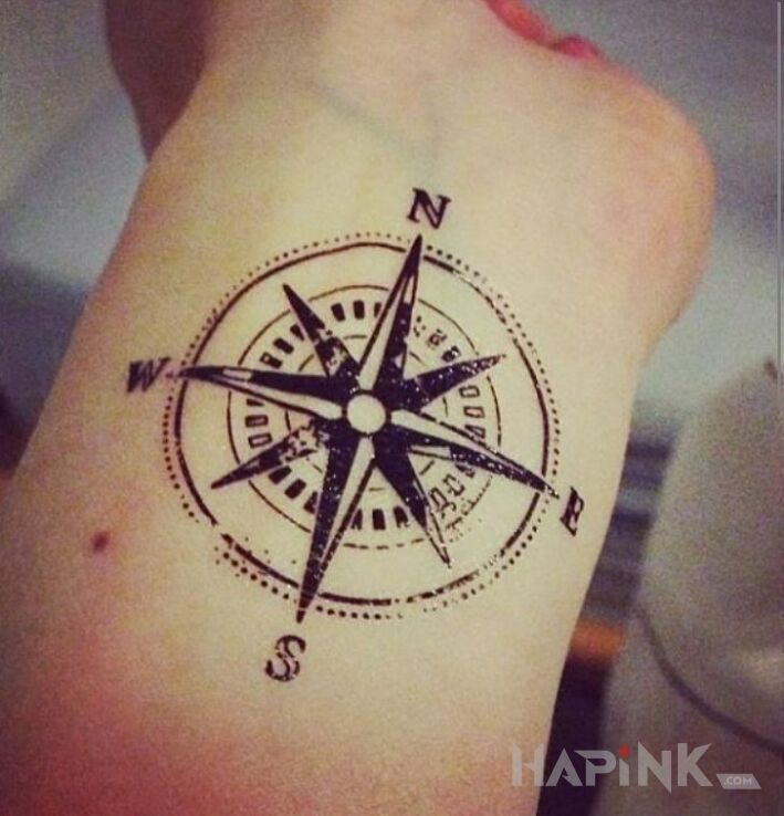 Tattoo Kompas in objects motif on the wrist