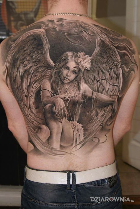 Tatuaż piękny anioł w motywie 3D i stylu realistyczne na plecach