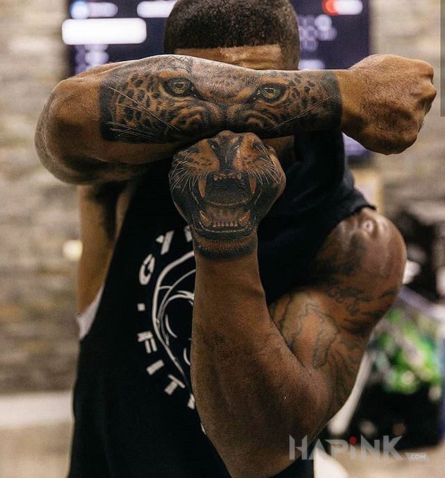 Tattoo Lampart in 3D motif and realistic style on the forearm