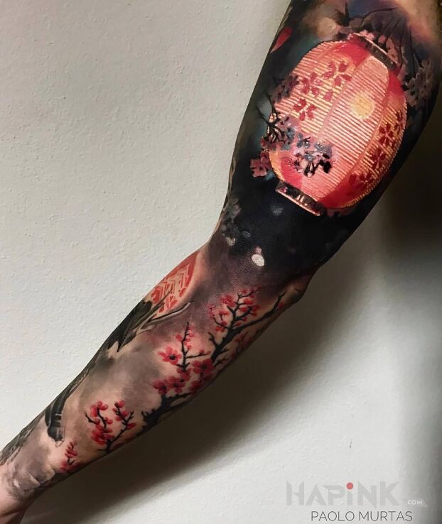 Tattoo Japoński lampion in sleeves motif and japanese / irezumi style on the upper arm