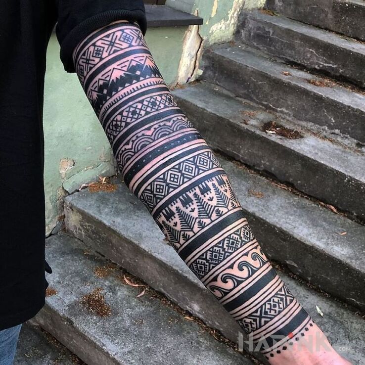 Tattoo Wzorki in sleeves motif and blackwork / blackout style on the forearm