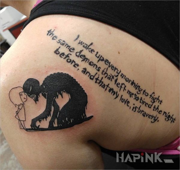 Tattoo Walka z demonami in characters motif on the shoulder blades