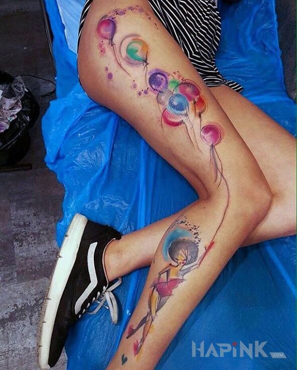 Tattoo Balony in characters motif on the leg