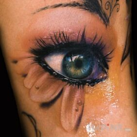 Tattoo Eye on the upper arm style: realistic