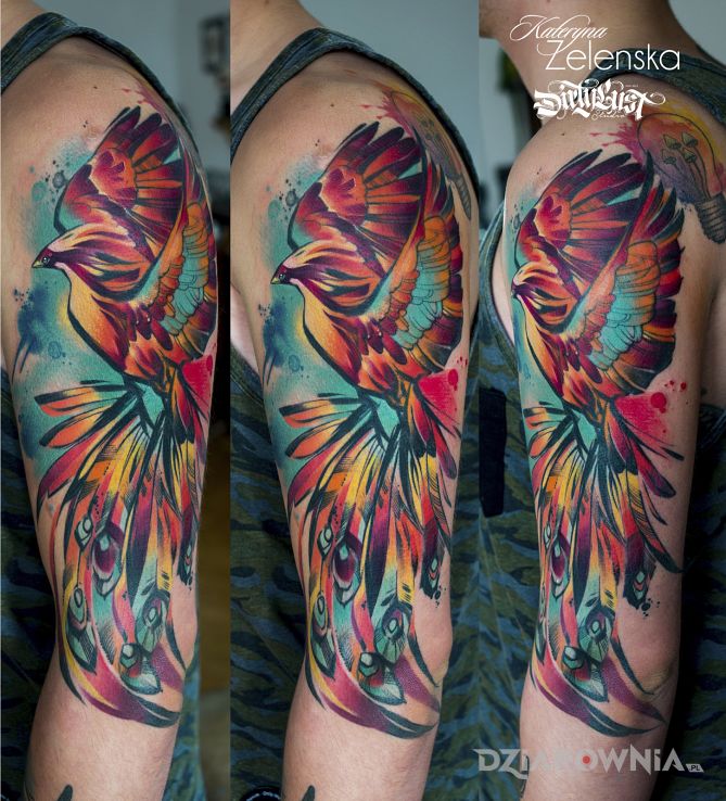 Tatuaż feniks w motywie zwierzęta i stylu watercolor na ramieniu