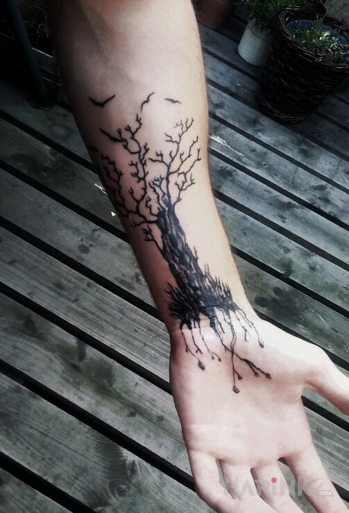Tattoo Drzewo in other motif on the forearm