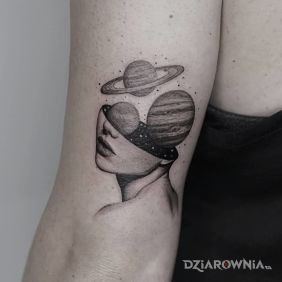 Tatuaż Kosmos w głowie na ramieniu motyw: kosmos