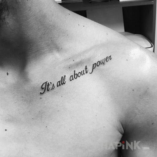 Tattoo Moc i potęga in lettering motif and calligraphy style on the collarbone