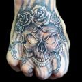 Przygotowanie do tatuażu - Pierwszy tatuaż na zewnętrznej części dłoni a ból.
