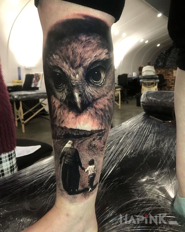 Tattoo Za rękę z babcią in animals motif and realistic style on the calf