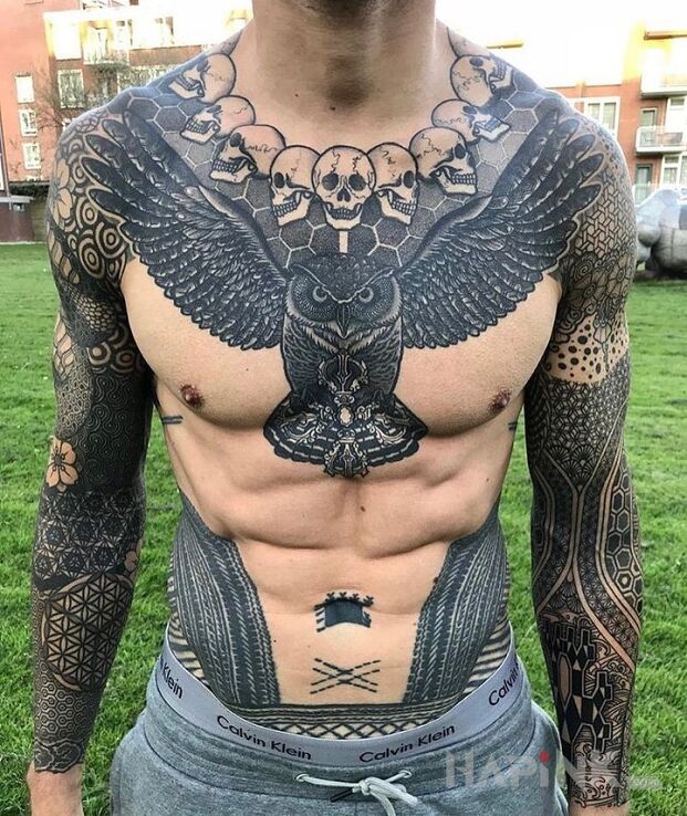 Tattoo Naszyjnik z czaszek in sleeves motif and graphic / illustrative style on the stomach