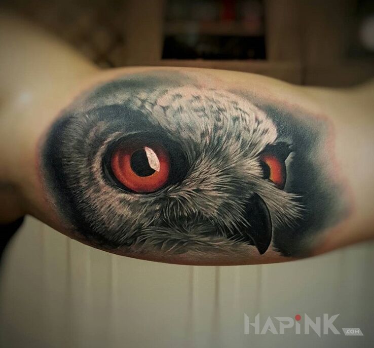 Tattoo Realistyczna sowa in animals motif and realistic style on the upper arm