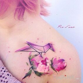 Tattoo Flower on the chest motif: flowers