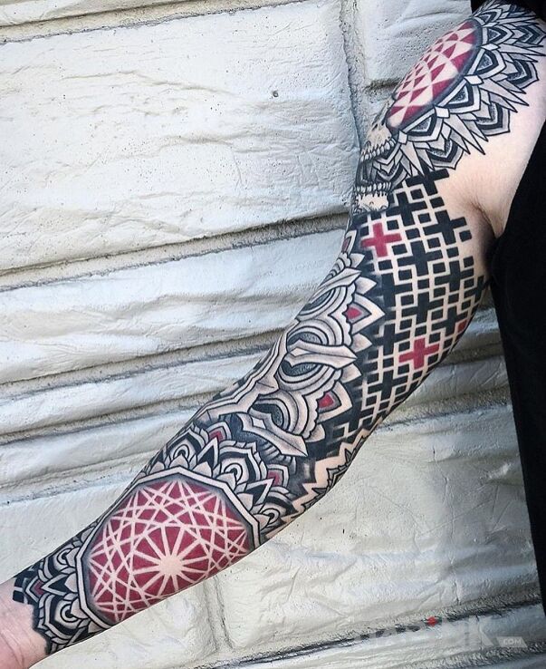 Tattoo Geometryczny czerwono-czarny wzór in mandalas motif and geometric style on the forearm