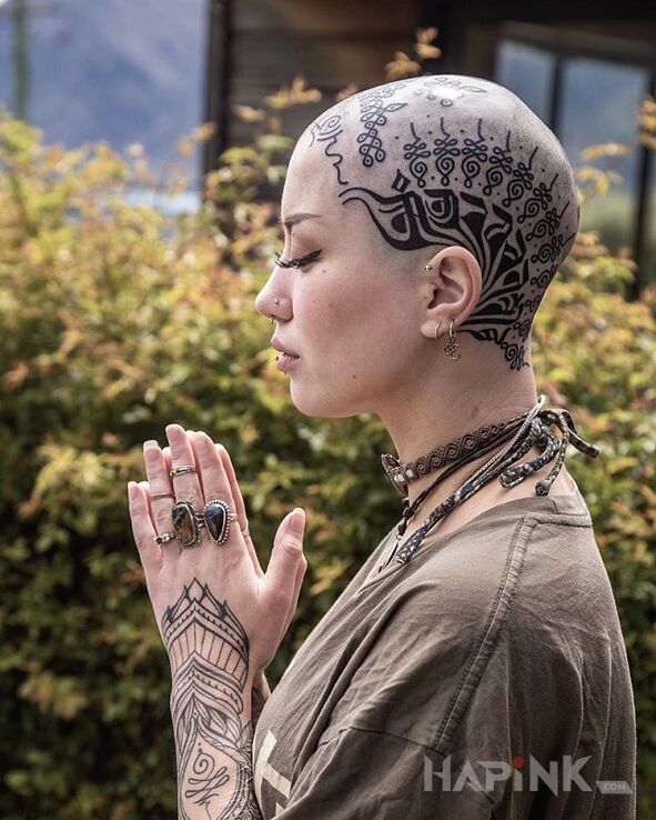 Tattoo Wzory na łysej głowie in ornaments motif and graphic / illustrative style on the head
