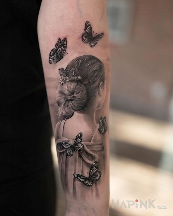 Tattoo Motyle dookoła głowy in butterflies motif and realistic style on the forearm