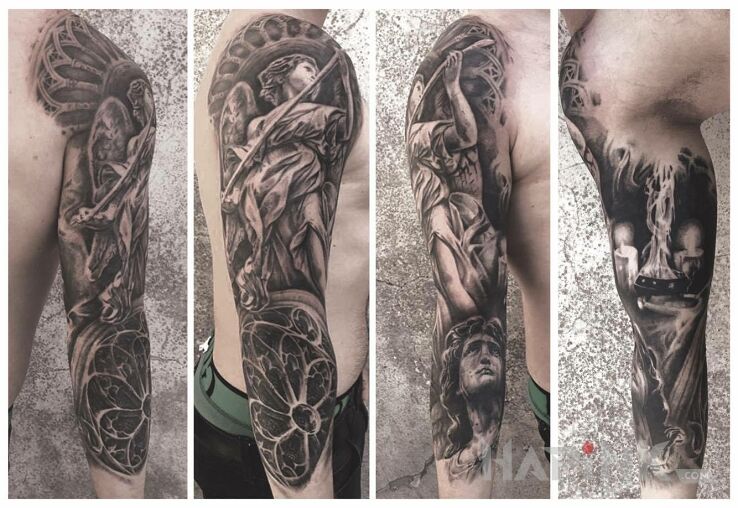 Tattoo Rękaw w klimacie sakralno-architektonicznym in religious motif on the upper arm