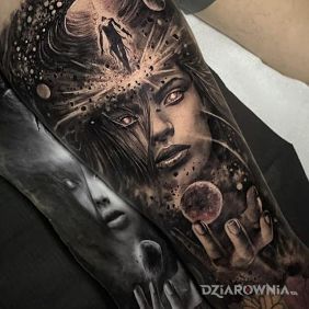 Tatuaż Oświecona dziewczyna na nodze motyw: twarze styl: realistyczne