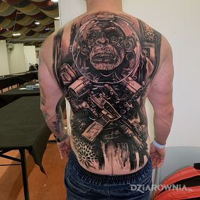 Tatuaż Tattoo expo Rome 2020 na plecach motyw: 3D styl: realistyczne
