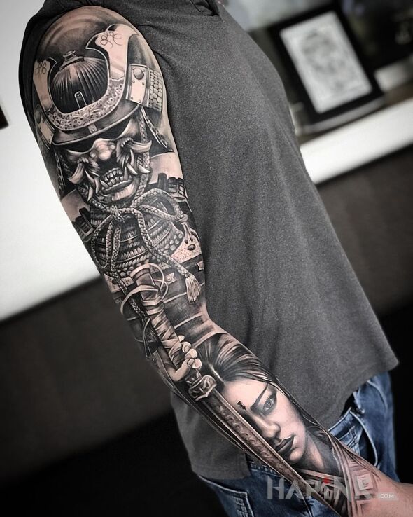 Tattoo Samuraj w demonicznej masce in 3D motif and realistic style on the forearm