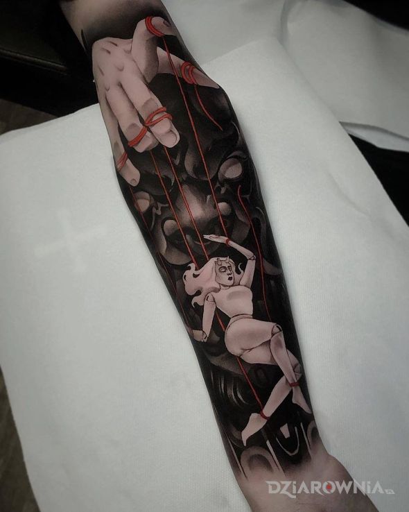 Tatuaż sterowana przez demona w motywie mroczne i stylu graficzne / ilustracyjne na przedramieniu