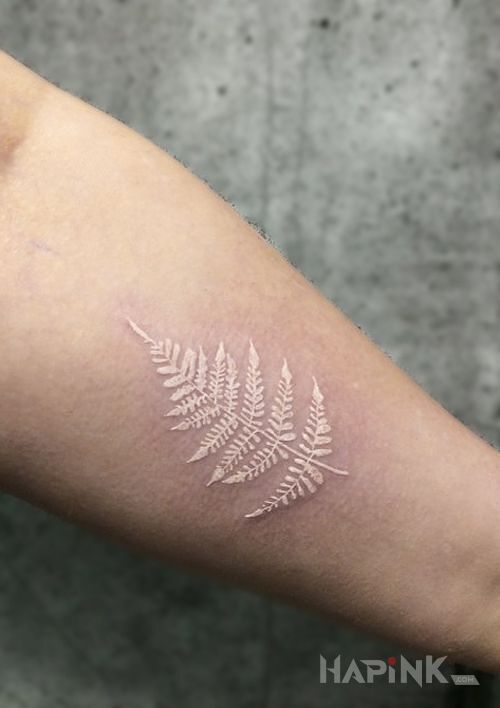 Tattoo Liść paproci in other motif and white ink style on the forearm