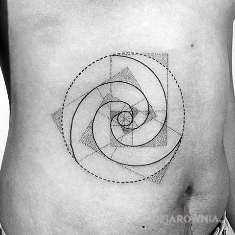Tatuaż spirala w motywie pozostałe i stylu kontury / linework na brzuchu