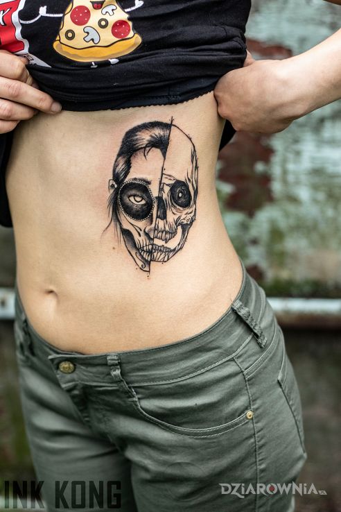 Tatuaż sketch seby w motywie santa muerte i stylu graficzne / ilustracyjne na żebrach