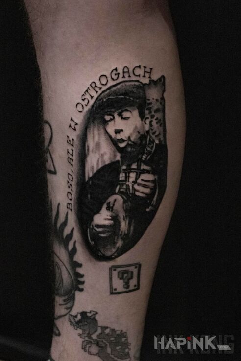 Tattoo Stanisław Grzesiuk in lettering motif and graphic / illustrative style on the calf