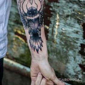 Tatuaż Magiczna sowa na przedramieniu motyw: zwierzęta styl: graficzne / ilustracyjne