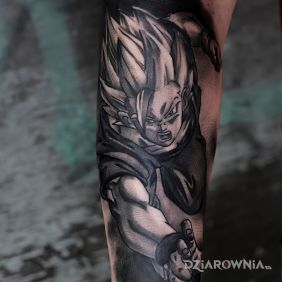 Tatuaż Son Gokū na przedramieniu motyw: czarno-szare styl: kreskówkowe / komiksowe