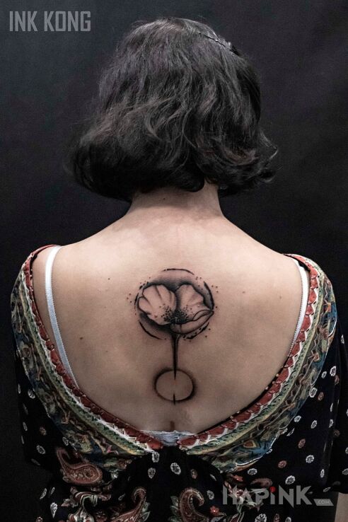Tattoo Graficzny kwiat in flowers motif and graphic / illustrative style on the back