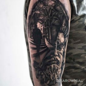 Tatuaż Grecki bożek na ramieniu motyw: 3D styl: surrealistyczne