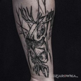 Tatuaż Leszy na przedramieniu motyw: czarno-szare styl: graficzne / ilustracyjne