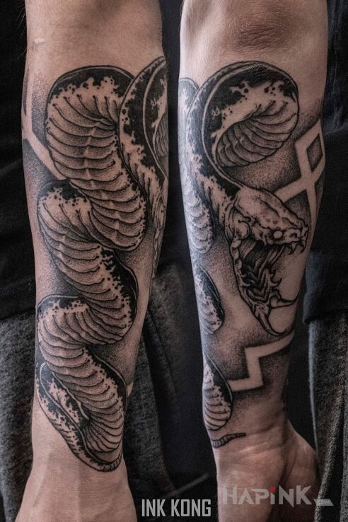 Tattoo Wąż in animals motif and graphic / illustrative style on the forearm