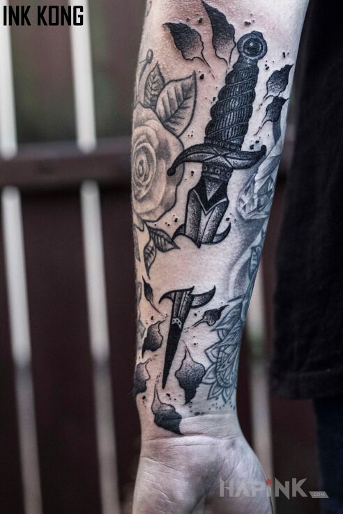 Tattoo Sztylet in black and gray motif and graphic / illustrative style on the forearm