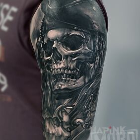 Tattoo Pirate skull on the upper arm motif: skulls style: realistic