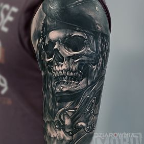 Tatuaż Pirate skull na ramieniu motyw: 3D styl: realistyczne