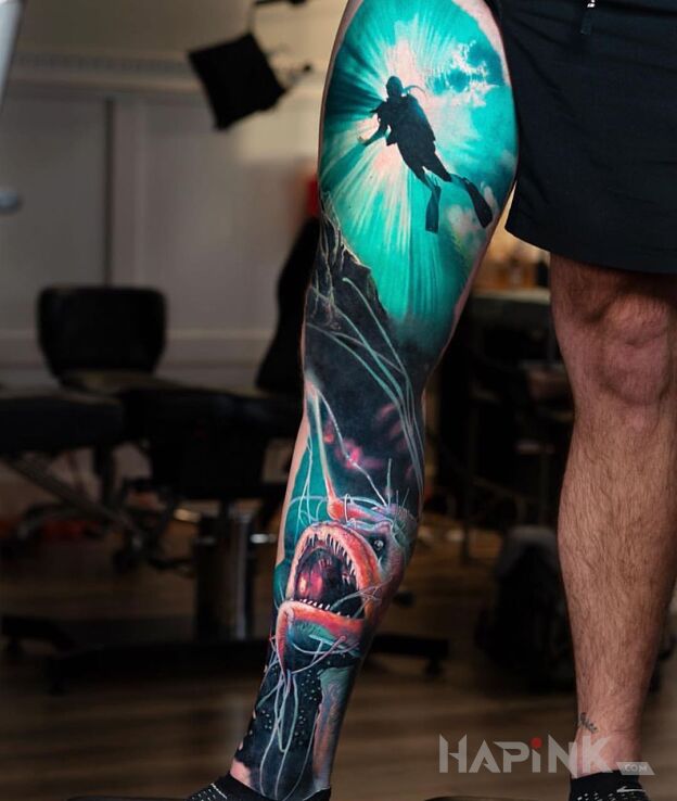 Tattoo Podwodny świat in colorful motif and realistic style on the leg