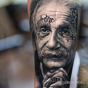 Tatuaż Gangsta Einstein na przedramieniu motyw: 3D styl: realistyczne
