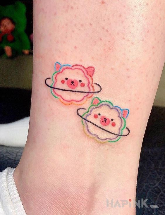 Tattoo Dwie lamy in animals motif and contour / linework style near the ankle