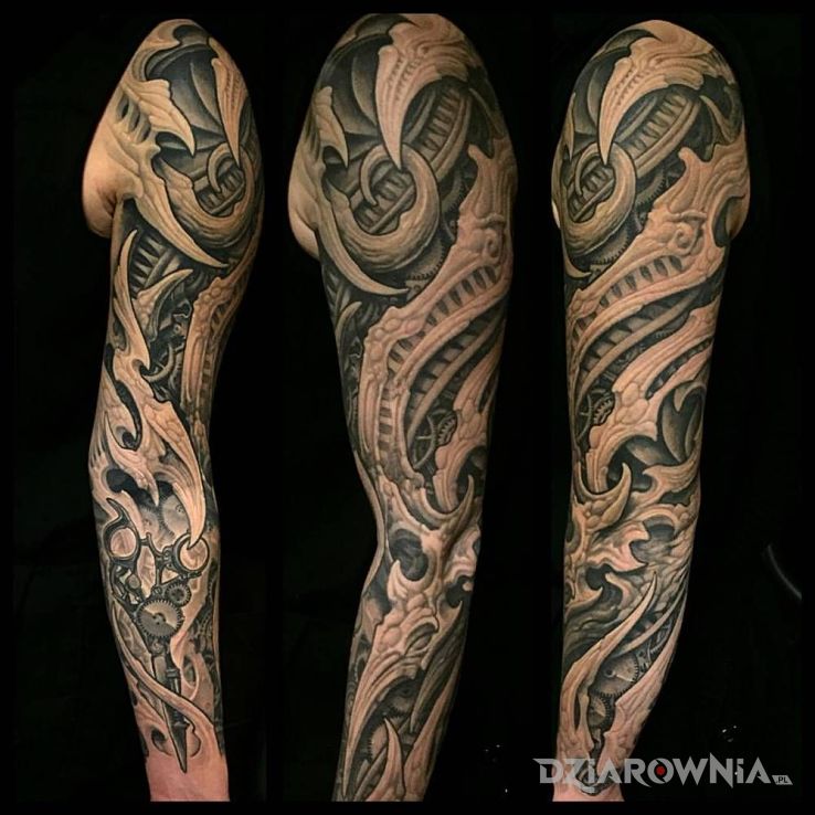 Tatuaż demoniczna łapa cała na szaro w motywie rękawy i stylu organika na przedramieniu