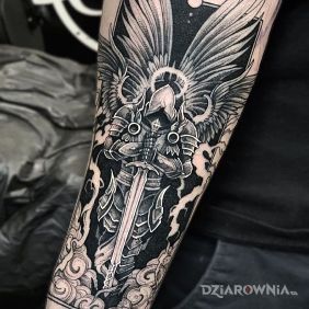 Tatuaż Wojownik z niebios na przedramieniu motyw: religijne styl: graficzne / ilustracyjne