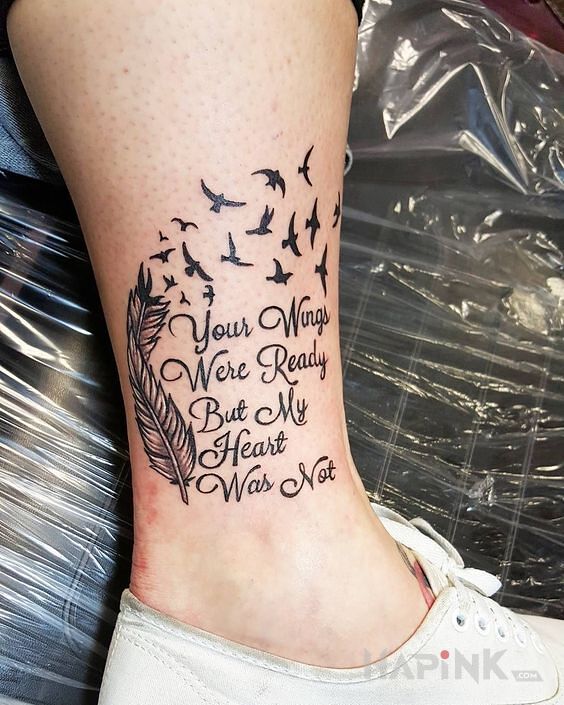 Tattoo Kto był gotowy, a kto nie in lettering motif and calligraphy style near the ankle
