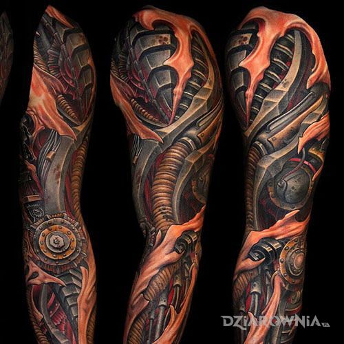 Tatuaż biomechaniczna graba w motywie rękawy i stylu biomechanika na ramieniu