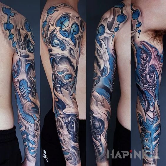 Tattoo Czaszka i oko w organice in colorful motif and organic style on the forearm