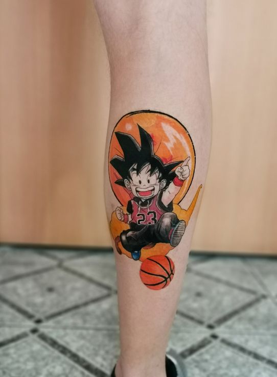 Tatuaż manga dragon ball son goku w motywie manga / anime i stylu kreskówkowe / komiksowe na łydce