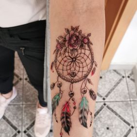 Tattoo Tattoo Dreamcatcher Amulet on the forearm motif: Indian style: graphic / illustrative