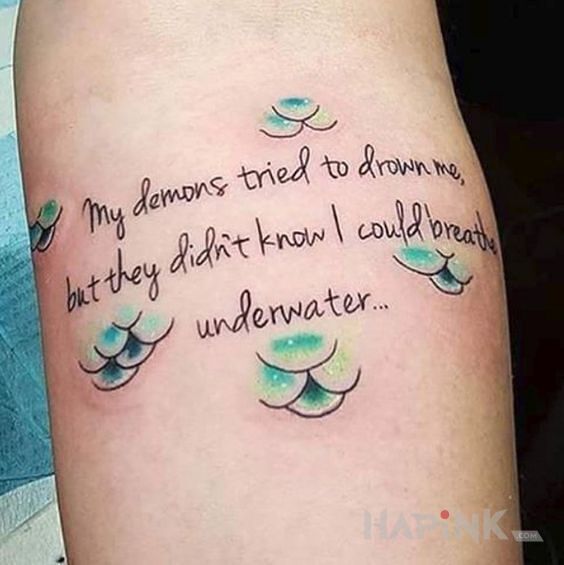 Tattoo Oddychanie pod wodą in lettering motif and calligraphy style on the forearm