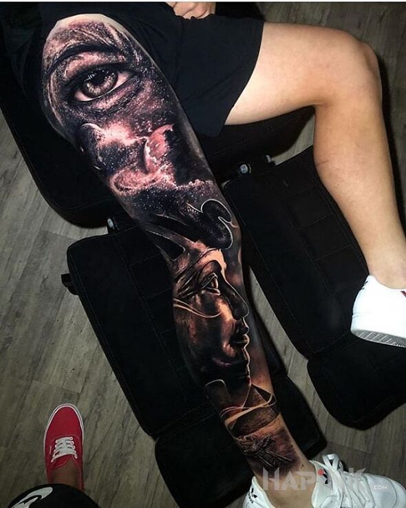 Tattoo Kosmiczne oko in black and gray motif and realistic style on the leg
